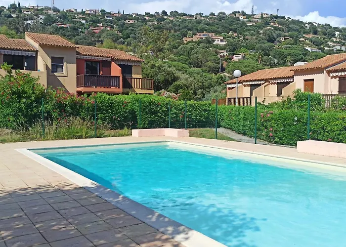 Avec Piscine * 카발레르쉬르메르